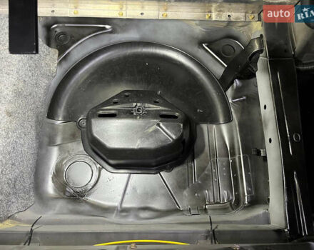 Черный Мерседес СЛ-Класс, объемом двигателя 5 л и пробегом 107 тыс. км за 80000 $, фото 83 на Automoto.ua