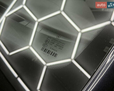 Чорний Мерседес СЛ-Клас, об'ємом двигуна 4.97 л та пробігом 60 тис. км за 39999 $, фото 74 на Automoto.ua