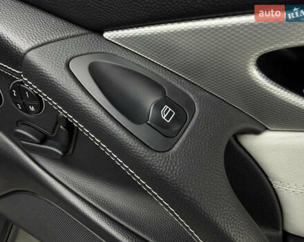 Чорний Мерседес СЛ-Клас, об'ємом двигуна 4.97 л та пробігом 60 тис. км за 39999 $, фото 109 на Automoto.ua