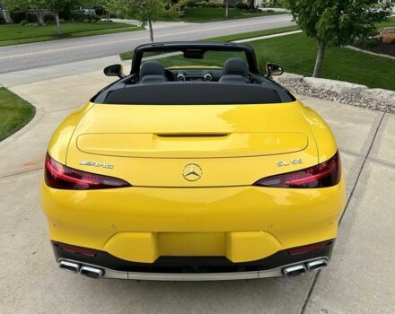 Желтый Мерседес СЛ-Класс, объемом двигателя 4 л и пробегом 24 тыс. км за 52000 $, фото 4 на Automoto.ua