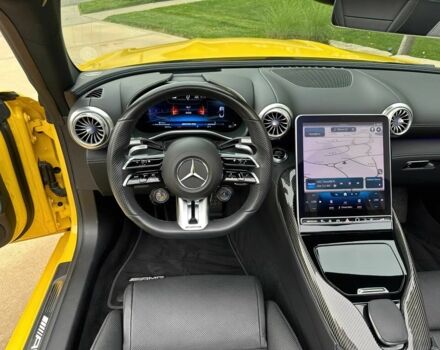 Желтый Мерседес СЛ-Класс, объемом двигателя 4 л и пробегом 24 тыс. км за 52000 $, фото 6 на Automoto.ua