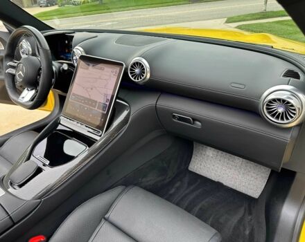 Желтый Мерседес СЛ-Класс, объемом двигателя 4 л и пробегом 24 тыс. км за 52000 $, фото 10 на Automoto.ua