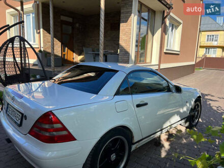 Мерседес СЛК-Класс 1999 в Черновцах на Automoto.ua Белый Мерседес СЛК-Класс, объемом двигателя 2 л и пробегом 320 тыс. км за 6500 $, фото 1 на Automoto.ua