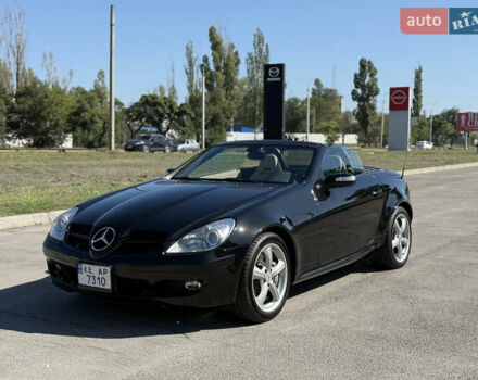 Чорний Мерседес СЛК-Клас, об'ємом двигуна 3.5 л та пробігом 135 тис. км за 13800 $, фото 18 на Automoto.ua
