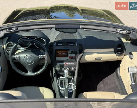 Чорний Мерседес СЛК-Клас, об'ємом двигуна 3.5 л та пробігом 135 тис. км за 13800 $, фото 8 на Automoto.ua