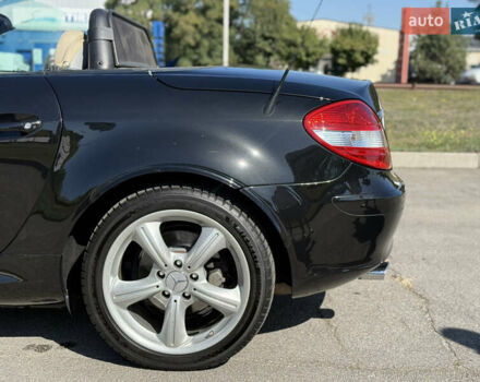 Чорний Мерседес СЛК-Клас, об'ємом двигуна 3.5 л та пробігом 135 тис. км за 13800 $, фото 13 на Automoto.ua