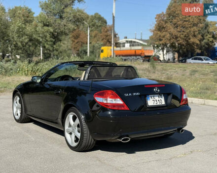 Чорний Мерседес СЛК-Клас, об'ємом двигуна 3.5 л та пробігом 135 тис. км за 13800 $, фото 12 на Automoto.ua