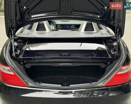 Черный Мерседес СЛК-Класс, объемом двигателя 1.8 л и пробегом 240 тыс. км за 12999 $, фото 60 на Automoto.ua