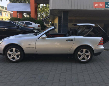 Сірий Мерседес СЛК-Клас, об'ємом двигуна 2.3 л та пробігом 100 тис. км за 6000 $, фото 3 на Automoto.ua