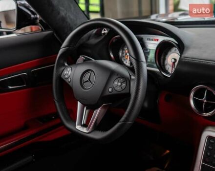 Черный Мерседес SLS AMG, объемом двигателя 6.21 л и пробегом 2 тыс. км за 350000 $, фото 25 на Automoto.ua