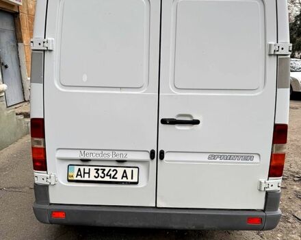 Белый Мерседес Sprinter, объемом двигателя 2.3 л и пробегом 300 тыс. км за 5200 $, фото 2 на Automoto.ua