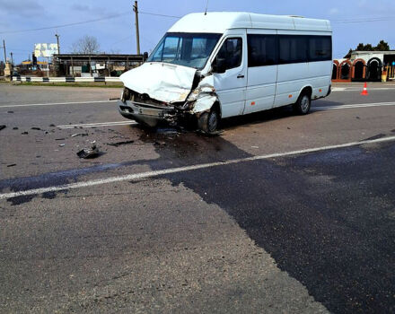 Белый Мерседес Sprinter, объемом двигателя 2.2 л и пробегом 450 тыс. км за 3500 $, фото 1 на Automoto.ua