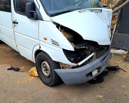Белый Мерседес Sprinter, объемом двигателя 2.2 л и пробегом 450 тыс. км за 3500 $, фото 2 на Automoto.ua