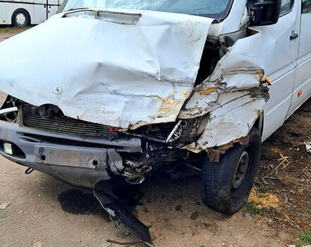 Белый Мерседес Sprinter, объемом двигателя 2.2 л и пробегом 450 тыс. км за 3500 $, фото 3 на Automoto.ua