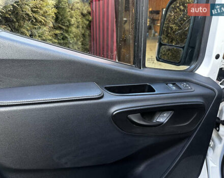Белый Мерседес Sprinter, объемом двигателя 2.9 л и пробегом 300 тыс. км за 49500 $, фото 13 на Automoto.ua