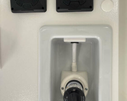 Белый Мерседес Sprinter, объемом двигателя 3 л и пробегом 251 тыс. км за 27815 $, фото 22 на Automoto.ua