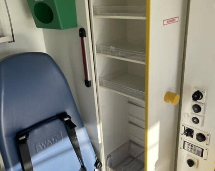 Белый Мерседес Sprinter, объемом двигателя 3 л и пробегом 251 тыс. км за 27815 $, фото 18 на Automoto.ua