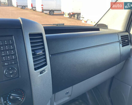 Белый Мерседес Sprinter, объемом двигателя 3 л и пробегом 251 тыс. км за 27815 $, фото 54 на Automoto.ua