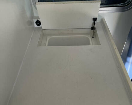 Белый Мерседес Sprinter, объемом двигателя 3 л и пробегом 251 тыс. км за 27815 $, фото 17 на Automoto.ua