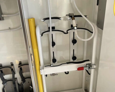 Белый Мерседес Sprinter, объемом двигателя 3 л и пробегом 251 тыс. км за 27815 $, фото 25 на Automoto.ua