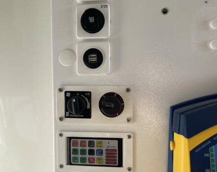 Белый Мерседес Sprinter, объемом двигателя 3 л и пробегом 251 тыс. км за 27815 $, фото 45 на Automoto.ua