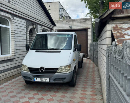 Белый Мерседес Sprinter, объемом двигателя 2.2 л и пробегом 300 тыс. км за 8900 $, фото 1 на Automoto.ua