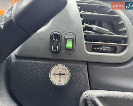 Белый Мерседес Sprinter, объемом двигателя 2.69 л и пробегом 588 тыс. км за 15200 $, фото 14 на Automoto.ua