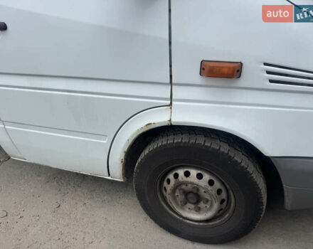 Белый Мерседес Sprinter, объемом двигателя 2.69 л и пробегом 900 тыс. км за 8700 $, фото 2 на Automoto.ua