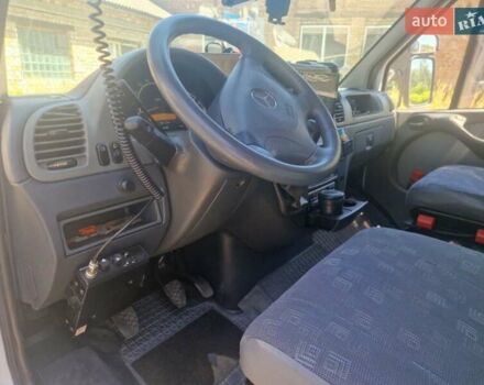 Белый Мерседес Sprinter, объемом двигателя 2.15 л и пробегом 598 тыс. км за 13800 $, фото 4 на Automoto.ua