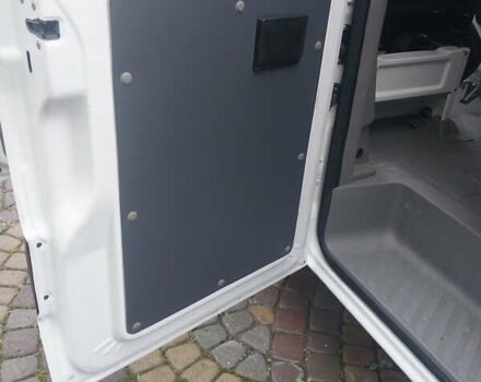 Белый Мерседес Sprinter, объемом двигателя 2.14 л и пробегом 205 тыс. км за 15000 $, фото 17 на Automoto.ua