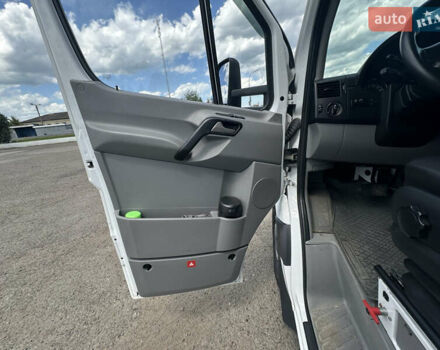 Белый Мерседес Sprinter, объемом двигателя 2.99 л и пробегом 322 тыс. км за 23777 $, фото 18 на Automoto.ua