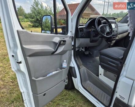 Белый Мерседес Sprinter, объемом двигателя 2.14 л и пробегом 400 тыс. км за 18500 $, фото 2 на Automoto.ua