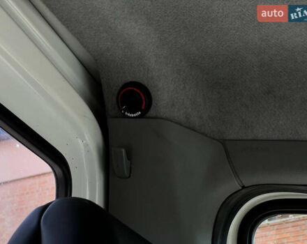Білий Мерседес Sprinter, об'ємом двигуна 2.99 л та пробігом 278 тис. км за 34499 $, фото 31 на Automoto.ua