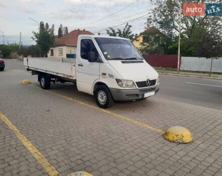 Белый Мерседес Sprinter, объемом двигателя 2.15 л и пробегом 577 тыс. км за 12000 $, фото 2 на Automoto.ua