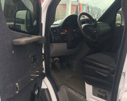 Белый Мерседес Sprinter, объемом двигателя 2.2 л и пробегом 176 тыс. км за 58000 $, фото 2 на Automoto.ua