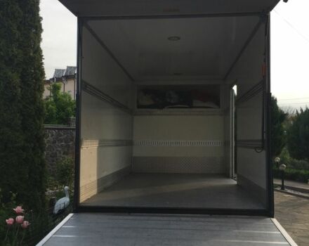 Белый Мерседес Sprinter, объемом двигателя 3 л и пробегом 310 тыс. км за 875000 $, фото 6 на Automoto.ua