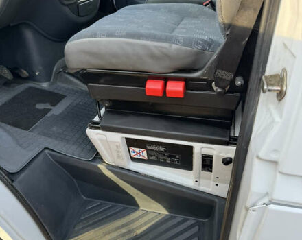 Белый Мерседес Sprinter, объемом двигателя 2.15 л и пробегом 376 тыс. км за 12000 $, фото 16 на Automoto.ua