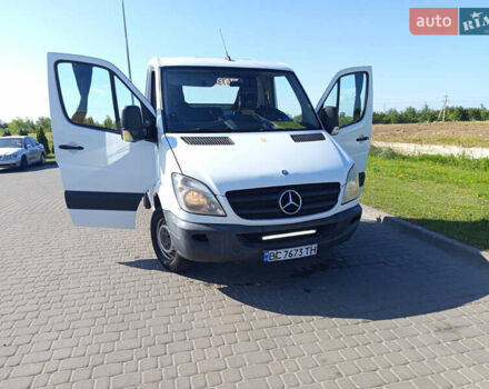 Белый Мерседес Sprinter, объемом двигателя 2.14 л и пробегом 350 тыс. км за 15700 $, фото 1 на Automoto.ua