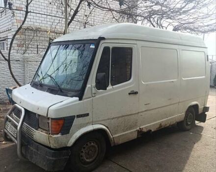 Белый Мерседес Sprinter, объемом двигателя 2.3 л и пробегом 500 тыс. км за 1500 $, фото 1 на Automoto.ua