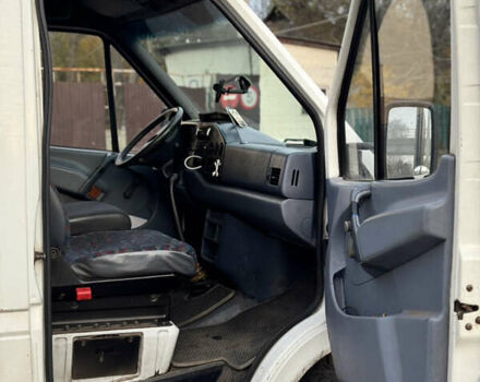Белый Мерседес Sprinter, объемом двигателя 2.3 л и пробегом 300 тыс. км за 2999 $, фото 12 на Automoto.ua