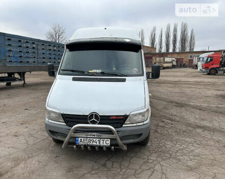Белый Мерседес Sprinter, объемом двигателя 2.7 л и пробегом 758 тыс. км за 6500 $, фото 4 на Automoto.ua