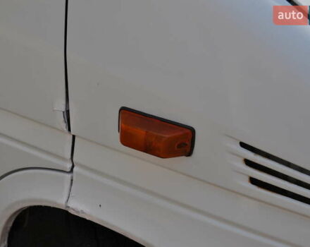 Белый Мерседес Sprinter, объемом двигателя 2.2 л и пробегом 900 тыс. км за 9000 $, фото 17 на Automoto.ua