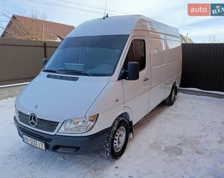 Белый Мерседес Sprinter, объемом двигателя 2.2 л и пробегом 500 тыс. км за 9700 $, фото 2 на Automoto.ua