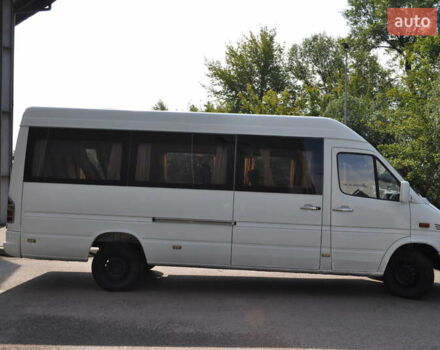 Белый Мерседес Sprinter, объемом двигателя 2.2 л и пробегом 900 тыс. км за 9000 $, фото 5 на Automoto.ua