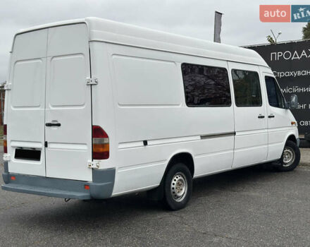 Белый Мерседес Sprinter, объемом двигателя 2.1 л и пробегом 318 тыс. км за 8990 $, фото 3 на Automoto.ua