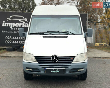 Белый Мерседес Sprinter, объемом двигателя 2.1 л и пробегом 318 тыс. км за 8990 $, фото 1 на Automoto.ua