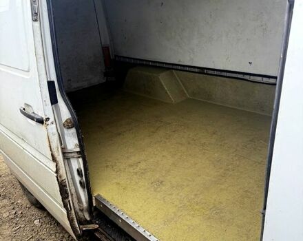 Белый Мерседес Sprinter, объемом двигателя 2.2 л и пробегом 477 тыс. км за 5500 $, фото 3 на Automoto.ua