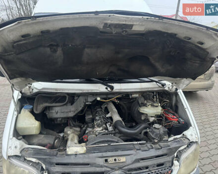 Белый Мерседес Sprinter, объемом двигателя 2.69 л и пробегом 454 тыс. км за 7500 $, фото 3 на Automoto.ua