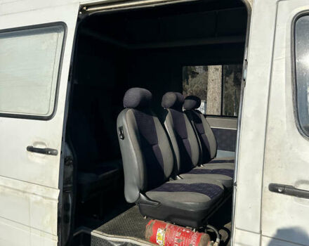 Белый Мерседес Sprinter, объемом двигателя 2.15 л и пробегом 376 тыс. км за 9400 $, фото 32 на Automoto.ua