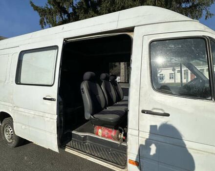Белый Мерседес Sprinter, объемом двигателя 2.15 л и пробегом 376 тыс. км за 9400 $, фото 38 на Automoto.ua
